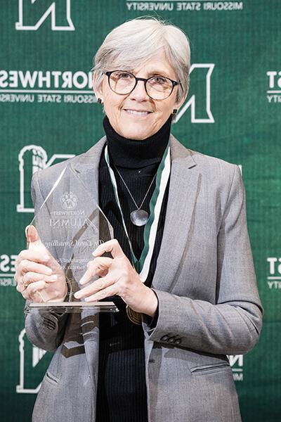 Dr. 卡罗尔Spradling served Northwest for 32 years as a 计算机科学 and information systems faculty member and was honored last spring with the Alumni Association's Distinguished Faculty Emeritus Award. (<a href='http://blount.as.ycdwkj666.com'>和记棋牌娱乐</a>照片)